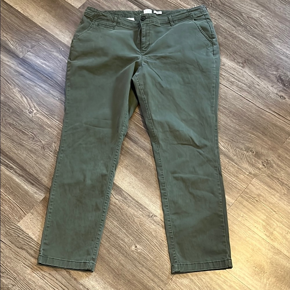 Green Casual Pants Women’s Size 16